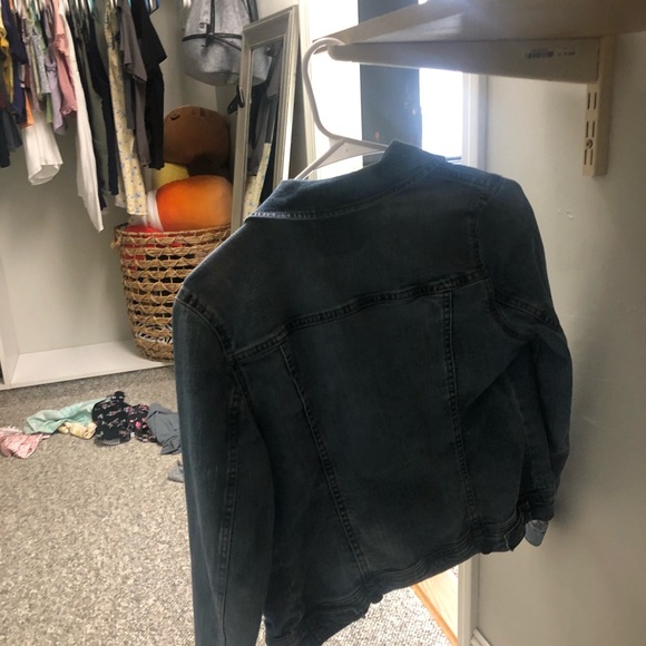 Old navy jean jacket - Picture 2 of 3